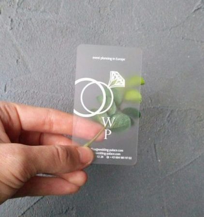Danh thiếp nhựa trong mờ